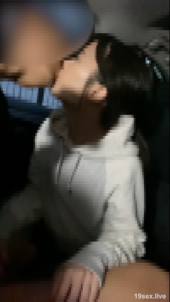 fc2-ppv 1649597 【个人拍摄】大量射精干净的女大学生车内口交深吻（三木第3次）-视频截图-4