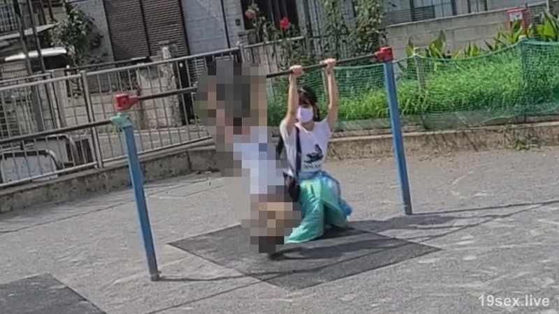 fc2-ppv 3077049 【个人】花时间陪伴孩子，收集兴趣。一个娇小的妻子被陌生人的棍子压着声音被操。 {-视频截图-7