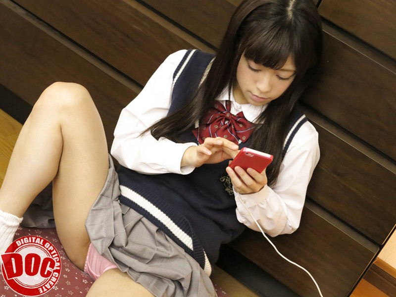 RTP-072 「危险！给妹妹射精！？」 可能是对性知之甚少的妹妹不把我当男人看，总是一副毫无防备的样子在屋子里走来走去。以前从来没有注意到，但不知不觉中，看到已经变成成熟身体的妹妹，我很兴奋…… 4-视频截图-2