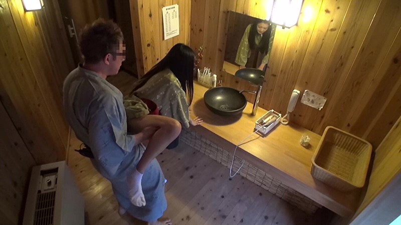 DVDES-844 春假业余女大学生支援计划！温泉旅馆60分钟的高价兼职 100万日元的时薪好高啊！智○宝离开候车室体验害羞的素人妹子能不能服务好顾客不让一般顾客发现！？ ？在箱根温泉-视频截图-2