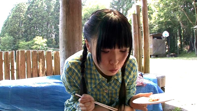 IENE-194 公园吃春药香草烤肉，超级壹岐抽风上瘾的妹子蓝天下也操！-视频截图-14