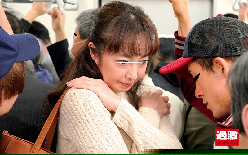 NHDTB-392 当她的亲戚的 Erogakis 指责她两个乳头时，我的阿姨在拥挤的火车上泄漏了她的乳头-视频截图-12