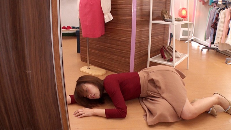 RCTS-006 一刀未割的占有欲，一个接一个向女生“转移占有欲”，露出尴尬癖好！-视频截图-4