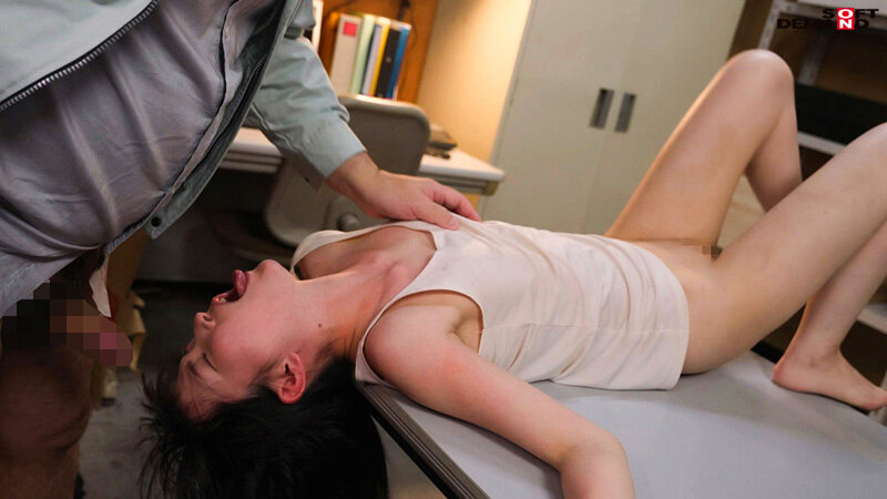 SDAM-111 作为看守人，我对我很无礼……我每天早晨都在一个女性宿舍里拖入办公室，而阴道暨射击，没有pan no bra。-视频截图-1