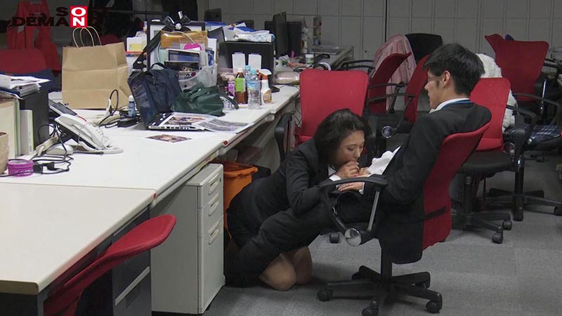 SDJS-055 SOD女社员暗中向年轻男社员中出并发生逆NTR社内情侣（心）3年入广告部绫濑麻衣子47岁-视频截图-15