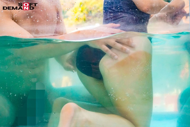 SDMM-077 魔镜一号37度的暑假！在海里游泳的皮肤黝黑的美少女与陌生人调皮混浴！她成长的身体被无情地抚摸和性交...... 6 脸红第一次高潮-视频截图-5