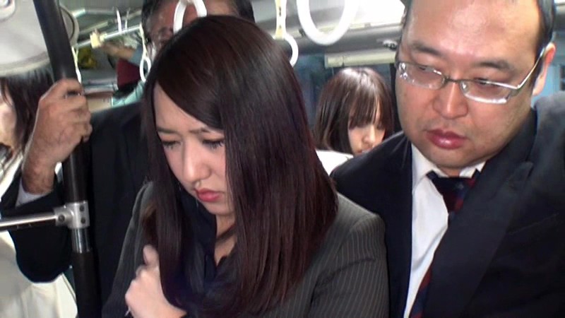 SW-318 通勤巴士上挤满了人，眼前还有很多穿着黑色连裤袜的上班族！我兴奋得无法自拔，揉了揉我的粗鸡巴，我把它挤回去了 3-视频截图-12