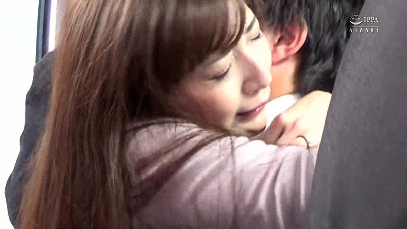 SW-602 我丈夫就在我旁边，我怎么能进入这种地方？一位已婚妇女与丈夫一起乘坐拥挤的公共汽车，却被丈夫以外的男人的体味所陶醉。每次勃起碰到丰满的臀部，忍耐的性欲就崩溃了！抢走我老公的眼睛，抢别人的棍子，把我带到成熟内裤的内容-视频截图-5