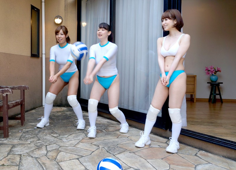 KAGH-036 妈妈的排球冠军候选队来我家了！为穿着高筒灯笼裤自我训练的热情年轻妻子喝彩-视频截图-1