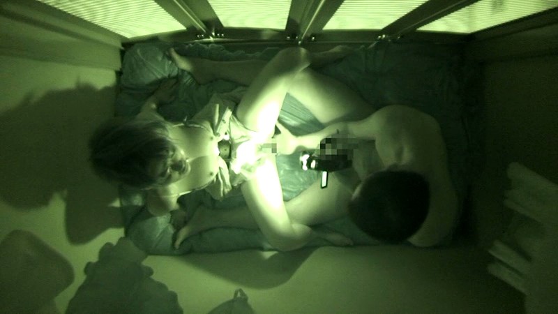 AZRD-212 在狭窄的空间做爱黑川绮罗-视频截图-7