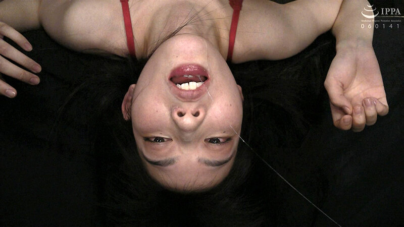 NEOB-016 记录了雨缘燕被当作变态抚养长大的镜头。-视频截图-4