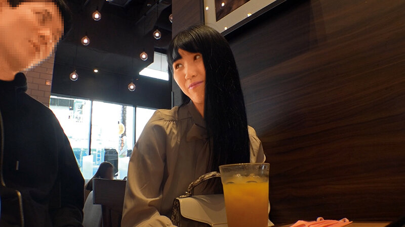 JKSR-561 小姐，要不要陪我喝一杯？试过让已婚女人喝酒，精液麻柯也处于醉酒状态！ 4 名已婚女性想要鸡巴并原谅裸体性行为 我试着在东京街头勾搭已婚女性 2-视频截图-11