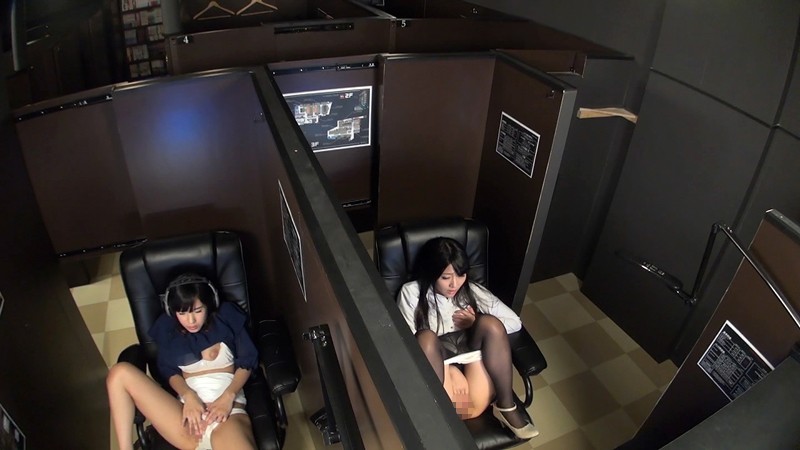 AUKG-316 在房间 4... ~在漫画咖啡馆遇见的女同性恋~ Mai Tamaki Ruru Aizawa-视频截图-1