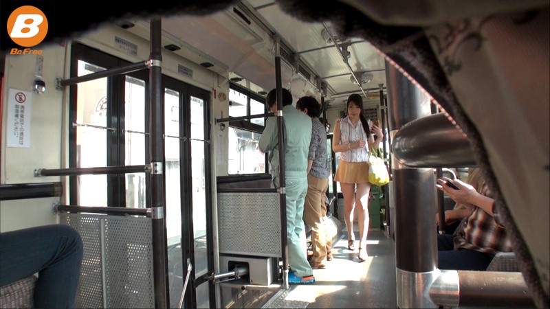 BF-395 女大学生群殴公交车-视频截图-7