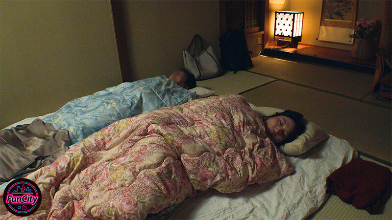 FJIN-028 刷过的热弹肥皂父亲再婚 -  k杯巨大的乳房的母亲-in -in -law。当我知道我是家庭旅行中的处女时... Hanako Kan-视频截图-11