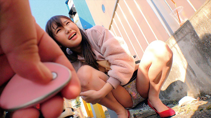 SKMJ-146 手握遥控振动棒的素人美少女走路-SN病房版-《受不了了……//》在人群中颤抖高潮的少女们！生平第一次用丢人的玩儿打开情色开关！开车时开着所有车窗豪爽车内自慰！最后，在附近的工作室尽情享受原始性爱！-视频截图-2