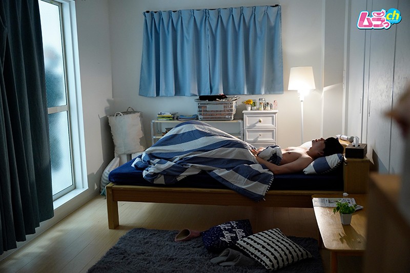 GRMR-035 AV男优的背景情况！ 2. 拍完后，实在受不了工作人员就在旁边打扫卫生，所以就做了★-视频截图-5