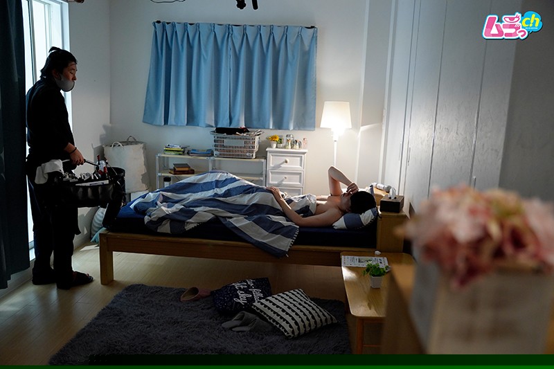 GRMR-035 AV男优的背景情况！ 2. 拍完后，实在受不了工作人员就在旁边打扫卫生，所以就做了★-视频截图-6