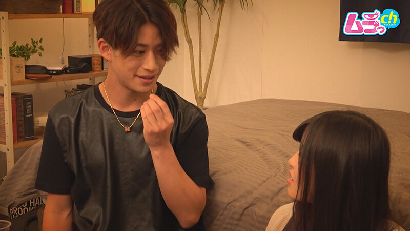 GRMR-108 人类观察：一个非常英俊的男人，让在家喝酒没赶上末班车的天真的女性朋友变成了他的性朋友。-视频截图-1