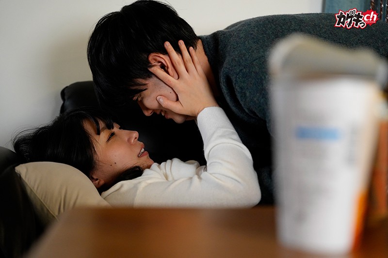 GRKG-006 在朋友家，睡在他旁边，和他喜欢的人……禁止戴绿帽性狂欢与赤裸裸的欲望-视频截图-4