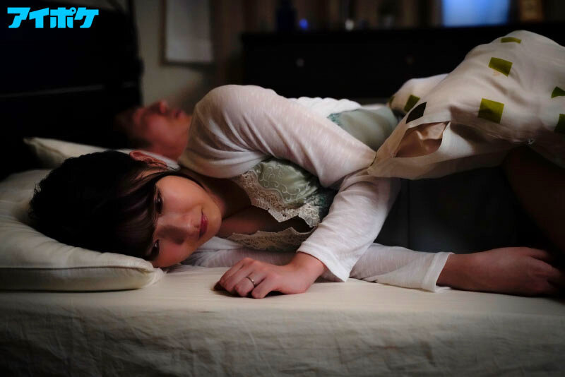 IPX-910 一边对丈夫心存愧疚，一边对公公的强奸今天反复高潮……宫西光-视频截图-3